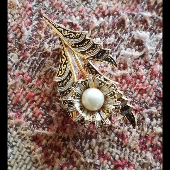 Damascene Flower Brooch Pin - Picture 4 of 8